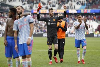 De Gea salva al Manchester United y sigue l&iacute;der; Brighton le pega al Leicester