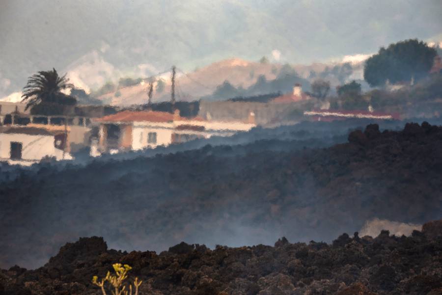 Volcán Cumbre Vieja destruye un centenar de casas; evacúan a más de 5 mil personas