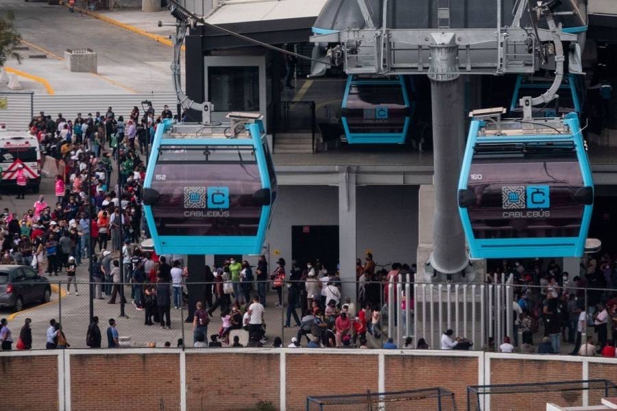 Línea 2 del Cablebús registra fallas y usuarios quedan 