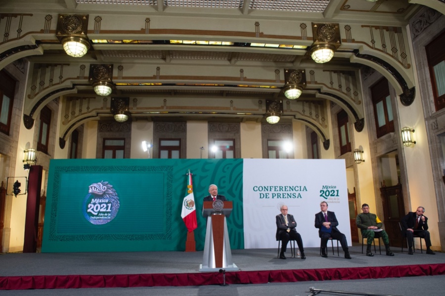 AMLO descarta intervenir en denuncia contra Calderón en La Haya