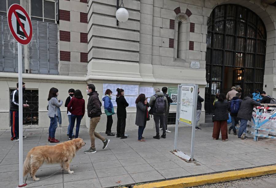 Argentina elimina uso obligatorio de mascarillas al aire libre