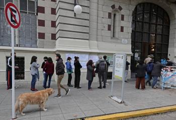 Argentina elimina uso obligatorio de mascarillas al aire libre