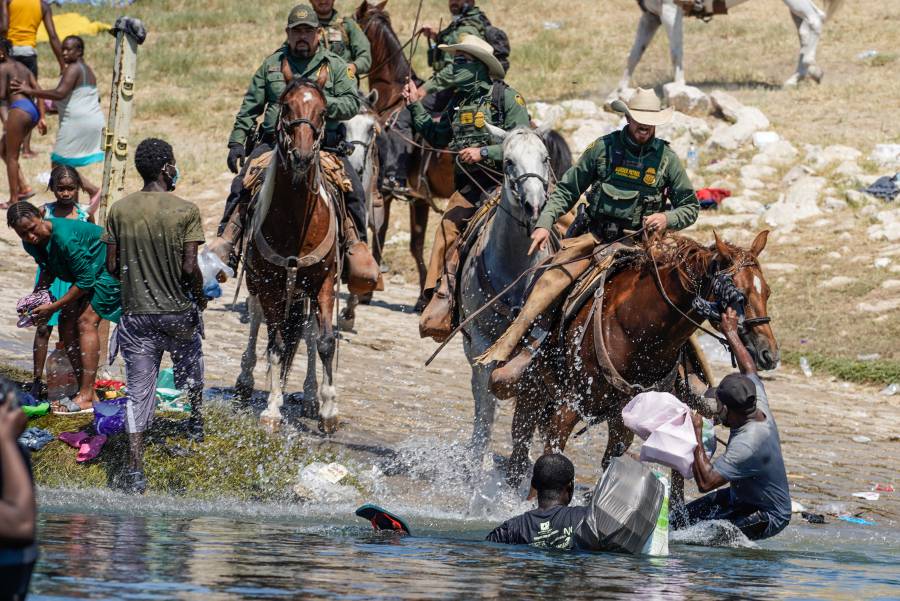 EEUU investiga a agentes migratorios por supuesto maltrato a migrantes