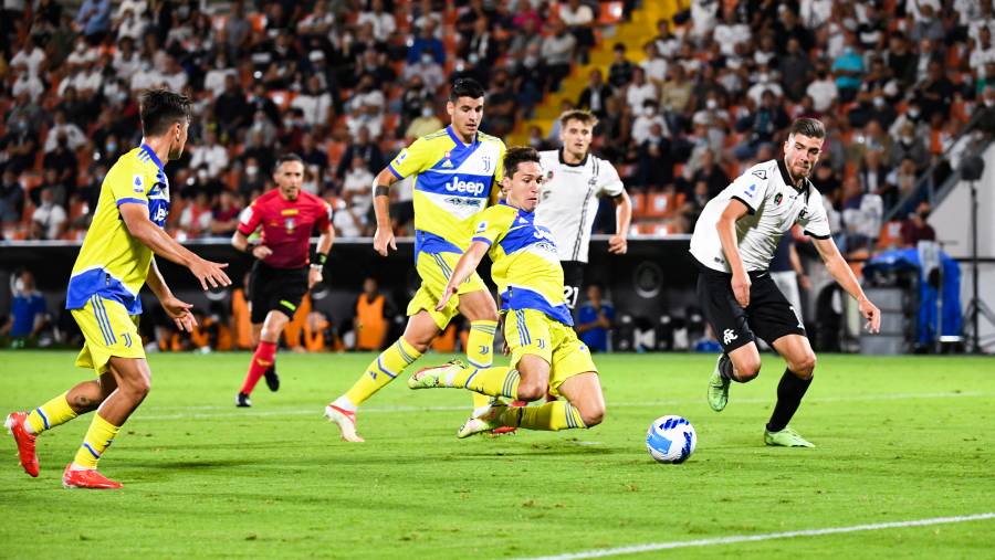 La Juventus logra su primera victoria ente La Spezia (3-2)