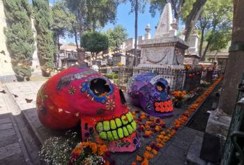 Aprende como crear una ofrenda de D&iacute;a De Muertos Prehisp&aacute;nica