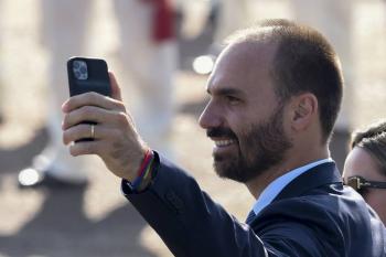 Tras viaje a la ONU, hijo de Bolsonaro da positivo a Covid-19