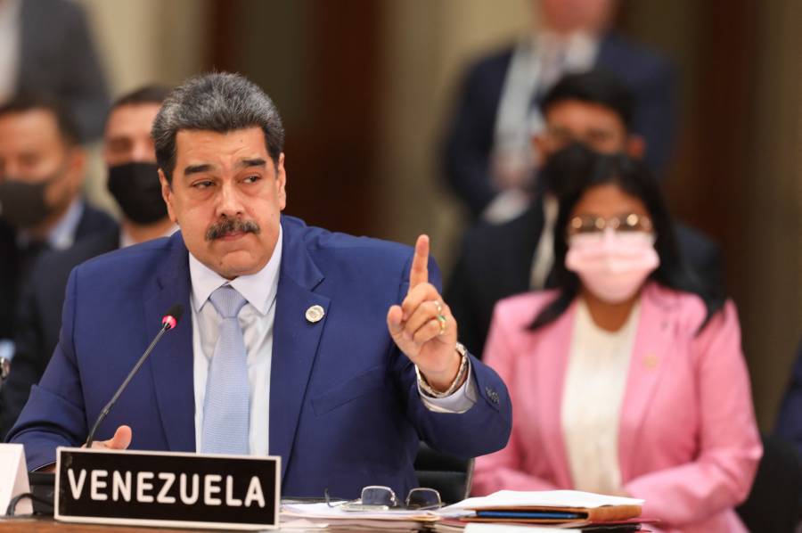 Delegación de Nicolás Maduro llega a México para negociación con oposición