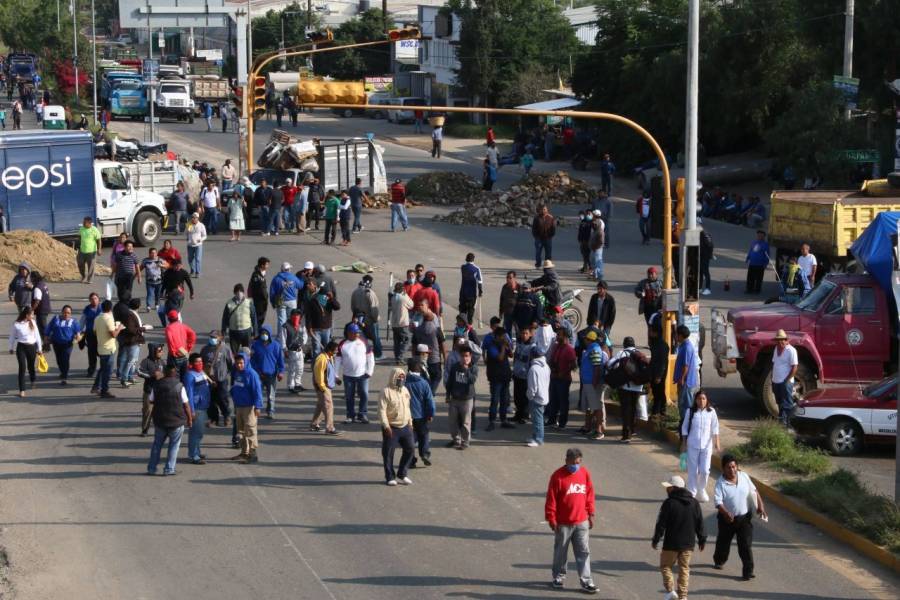 FGR aprehende a 2 expolic&iacute;as por caso Nochixtl&aacute;n