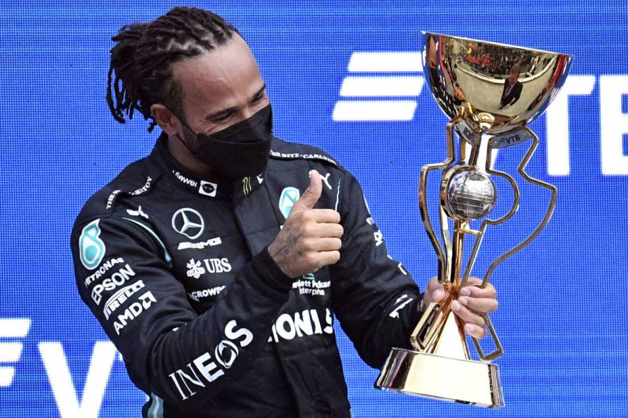 Lewis Hamilton logra en el GP de Rusia su victoria número cien y se coloca líder