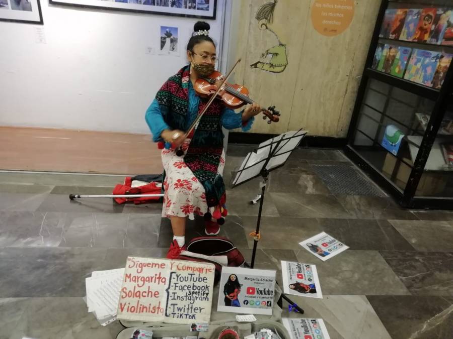 Historias en el Metro: Contadora y violinista