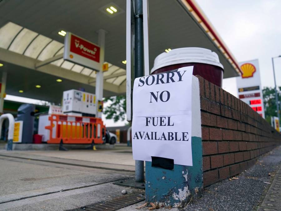 Gobierno británico pide al Ejército auxiliar en crisis de combustibles