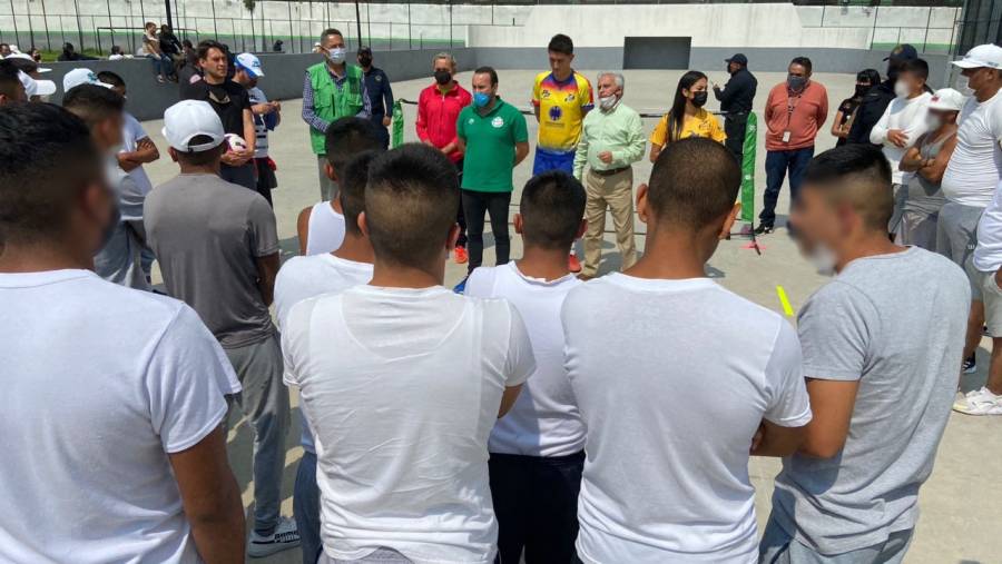 Federación Mexicana de Futbol-Tenis impulsa a jóvenes en conflicto con la ley