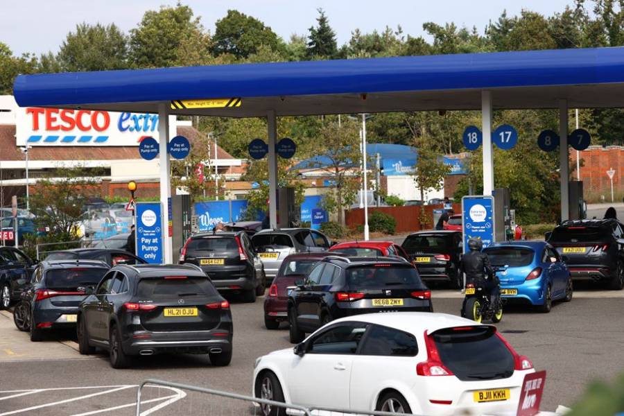 Reino Unido sucumbe al pánico ante la escasez de combustible