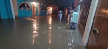 Se desborda río San Buenaventura en Xochimilco por fuertes lluvias