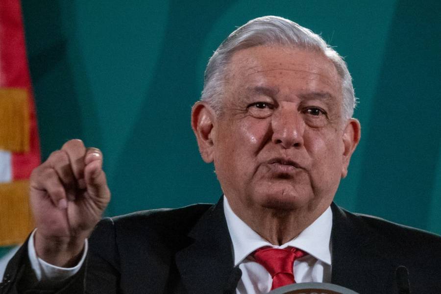Desconfía AMLO sobre autenticidad de marcha feminista y acusa violencia conservadora