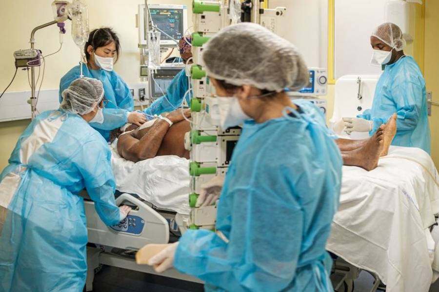 Casos globales y muertes por Covid-19 bajan por tercera semana consecutiva