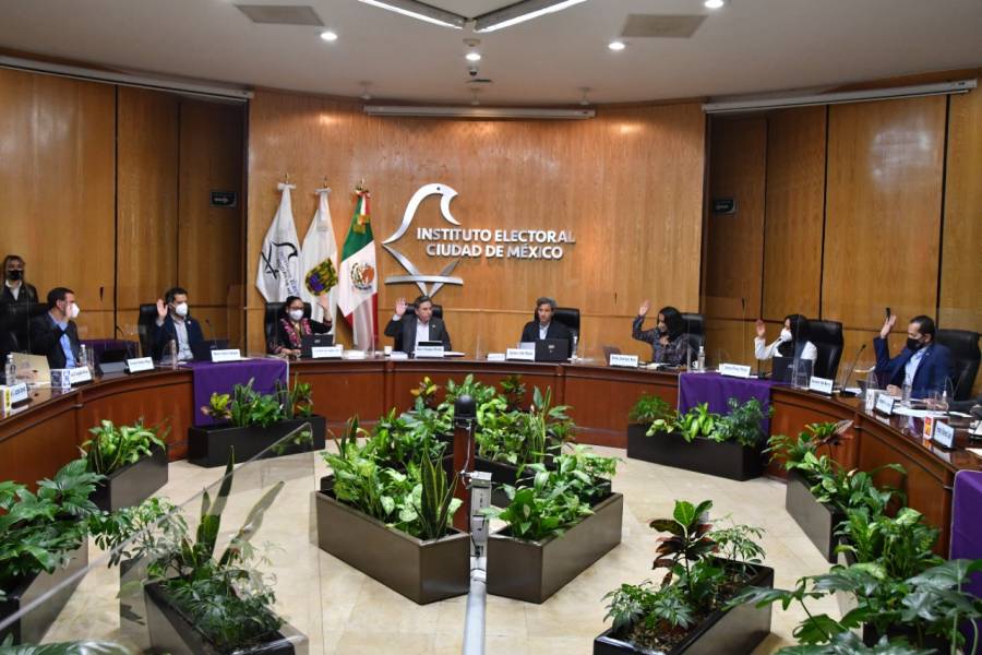 Destaca Velázquez Miranda logros al frente del IECM