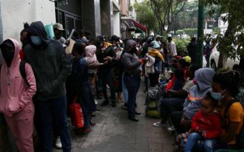 Advierten de otra caravana migrante de m&aacute;s de 65 mil personas hacia EEUU
