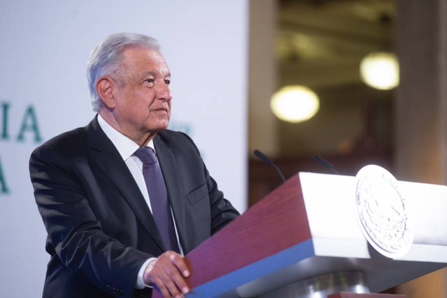 AMLO lamenta muerte de coordinador general de La Jornada