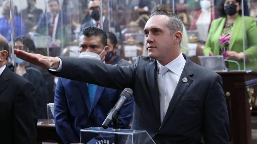 Adrián Rubalcava rinde protesta como alcalde de Cuajimalpa