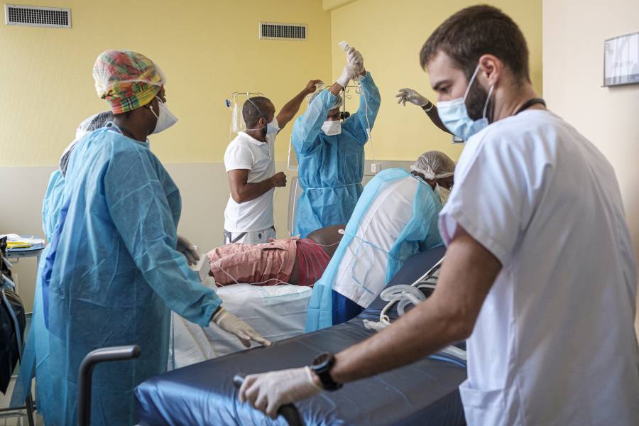 M&eacute;dicos lituanos hallan un kilo de clavos y tornillos en est&oacute;mago de paciente