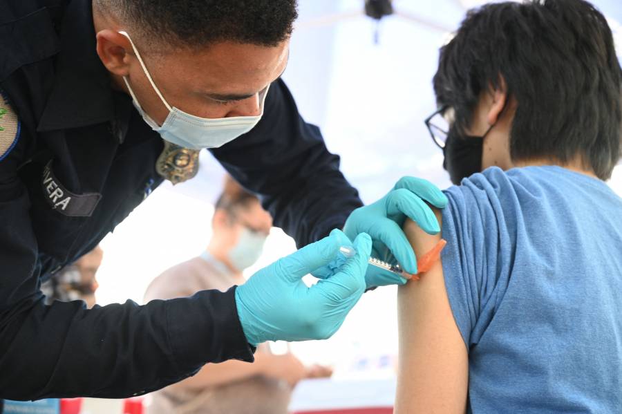California exigirá vacunación contra Covid-19 a estudiantes mayores de 12 años