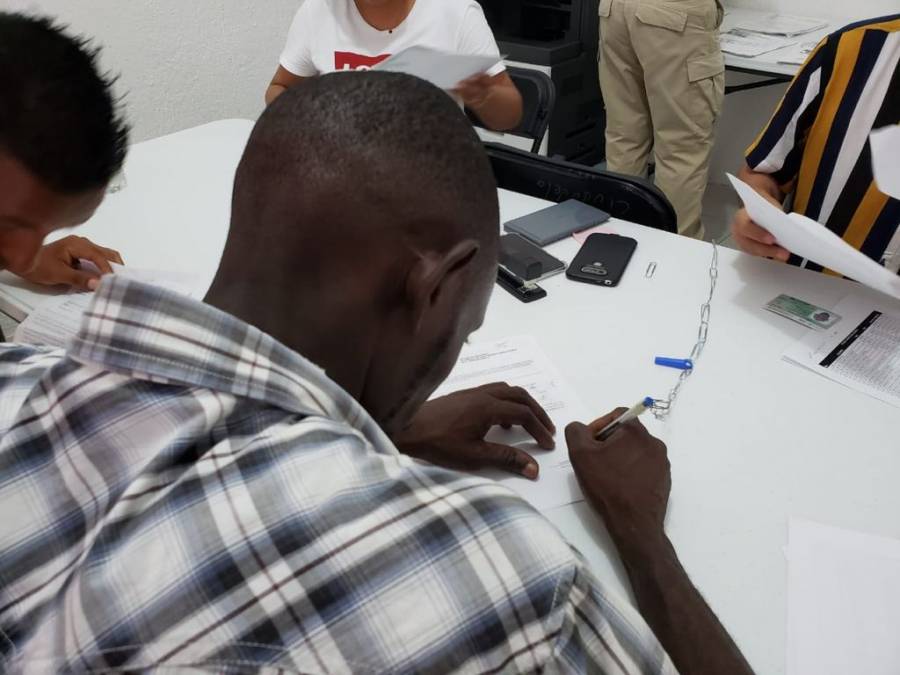 INM entrega documentos migratorios a casi 17 mil haitianos