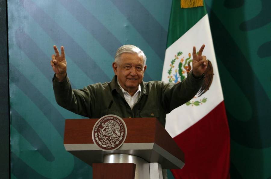 AMLO plantea celebrar con público aniversario de la Revolución en el Zócalo