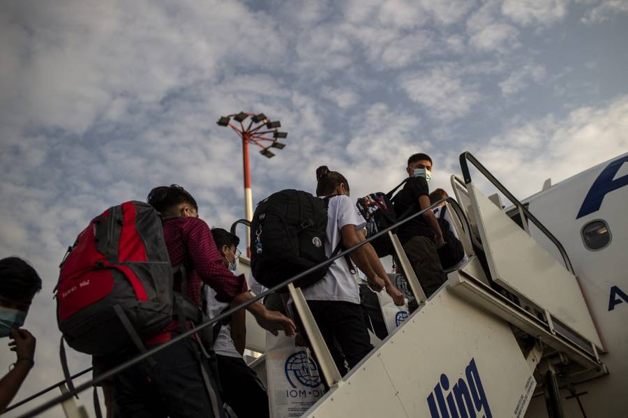 Reino Unido baja restricciones para viajeros vacunados contra el COVID-19