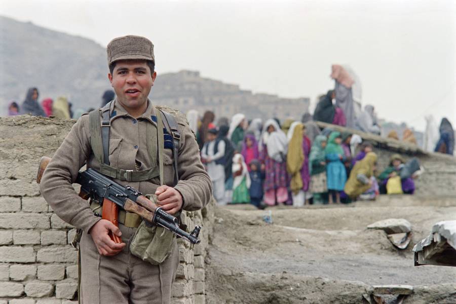 Estado Islámico se atribuye ataque en mezquita de Kabul