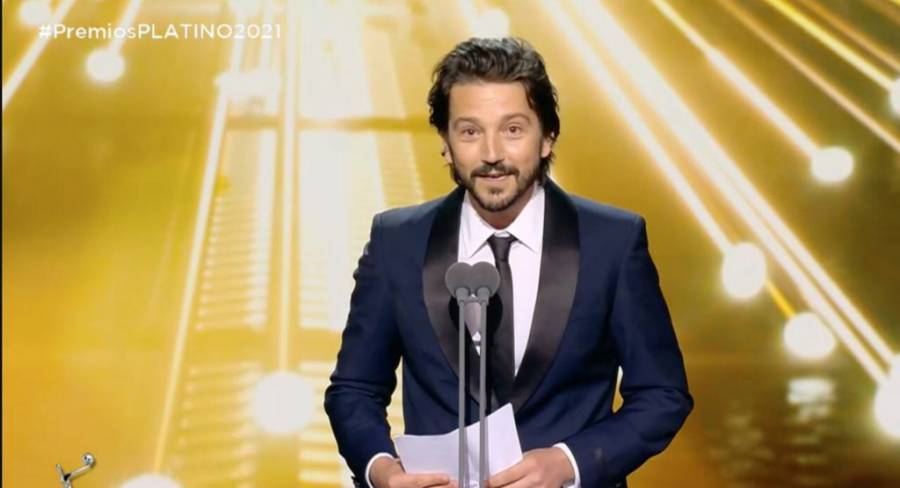 Recibe Diego Luna Premio Platino de Honor, comprometido por lo que le falta por hacer