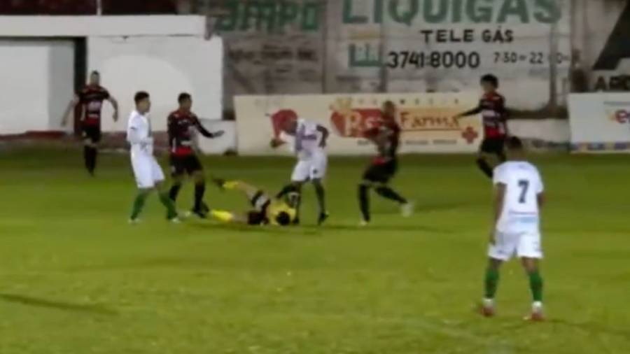 VIDEO: Futbolista es detenido en Brasil tras noquear a árbitro