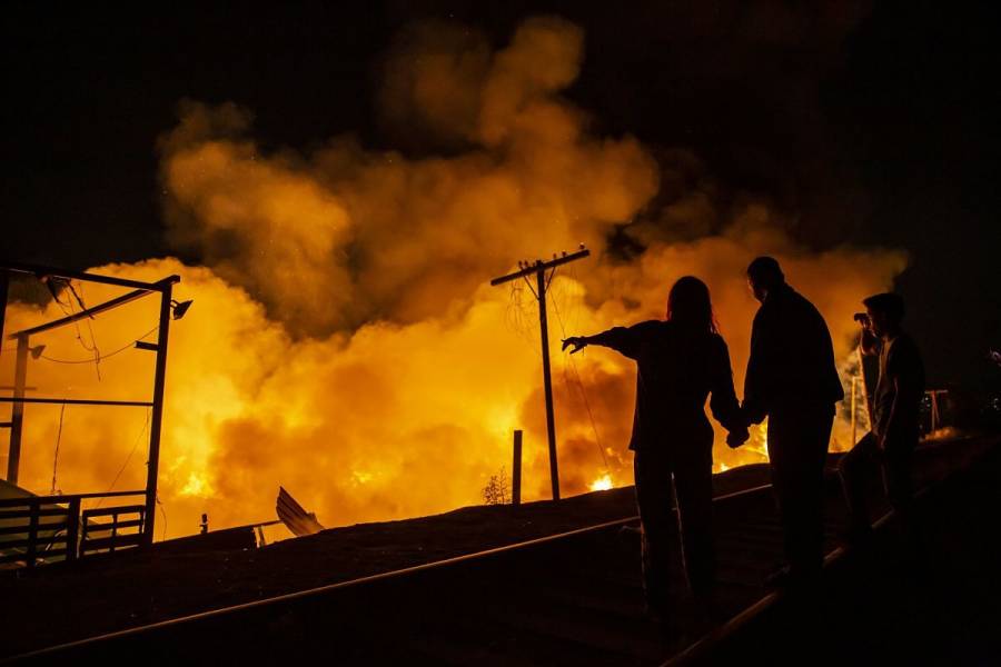 Incendio consume al menos 18 autobuses en San Luis Potosí
