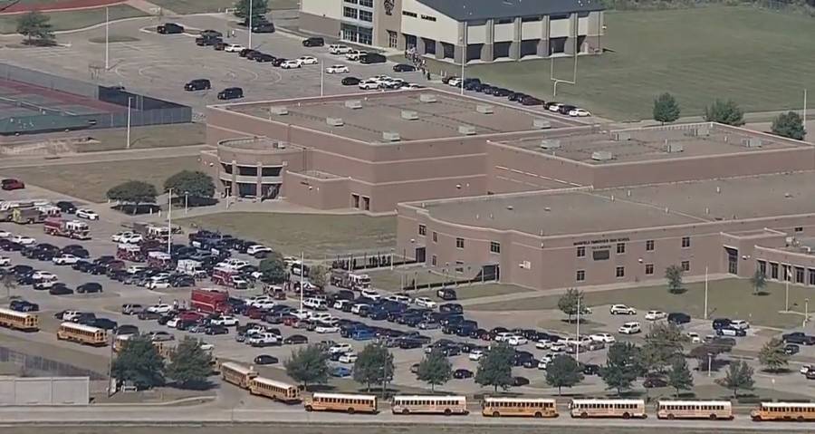 Capturan a sospechoso de tiroteo en escuela de Arlington, Texas