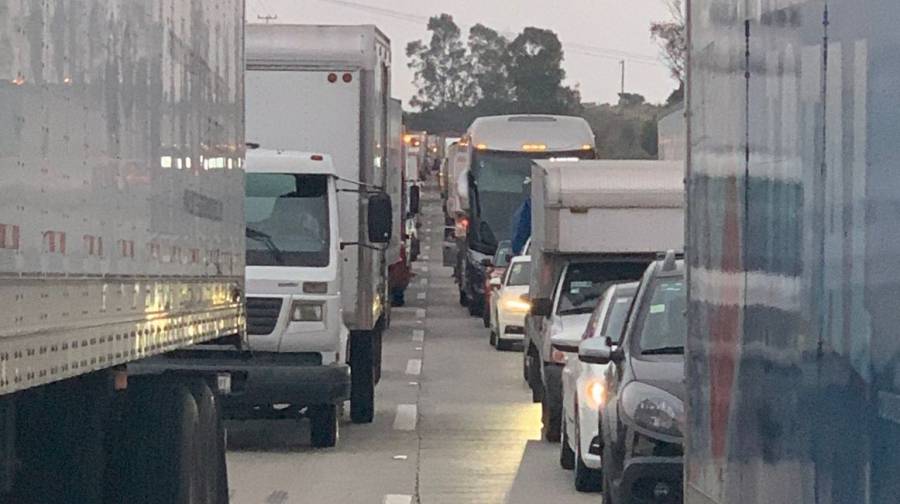 Autopista M&eacute;xico-Quer&eacute;taro cerrada por fuga de gas en Tepeji