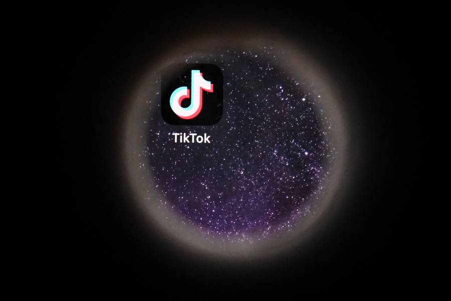 Alertan por nuevo reto de TikTok que fomenta agresiones contra profesores en EEUU