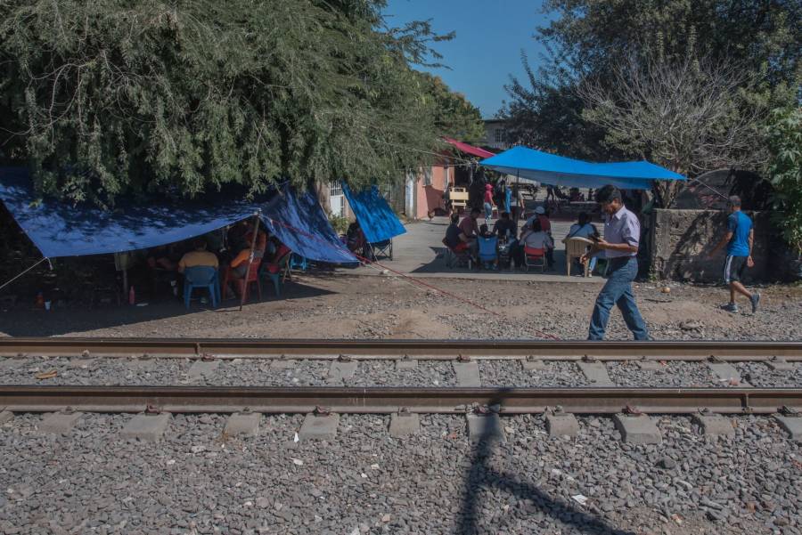 Proponen cárcel para quien cierre carreteras y vías del tren