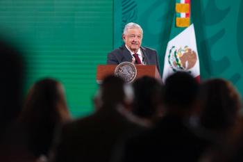 AMLO llam&oacute; a comunidades universitarias para combatir mafias e irregularidades a su interior
