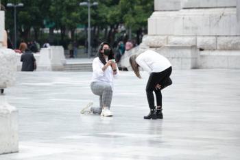 Con la Torre Latino incluida, mujer le pide matrimonio a su novia
