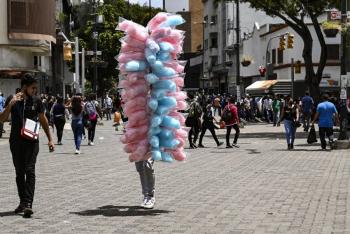 Con sem&aacute;foro, Venezuela restringir&aacute; el paso de personas sin vacuna a restaurantes