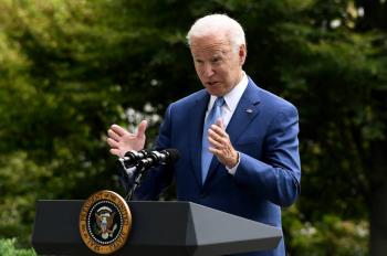 Joe Biden firma ley de apoyo a v&iacute;ctimas del misterioso 