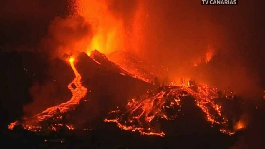 Se rompe el cono del volcán de La Palma y amenaza zonas urbanas
