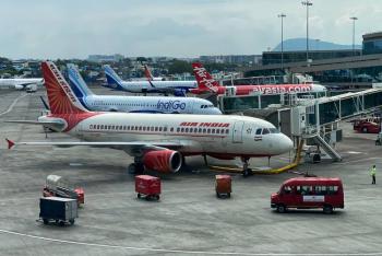 Reabre el aeropuerto de La Palma tras cierre por cenizas del volc&aacute;n