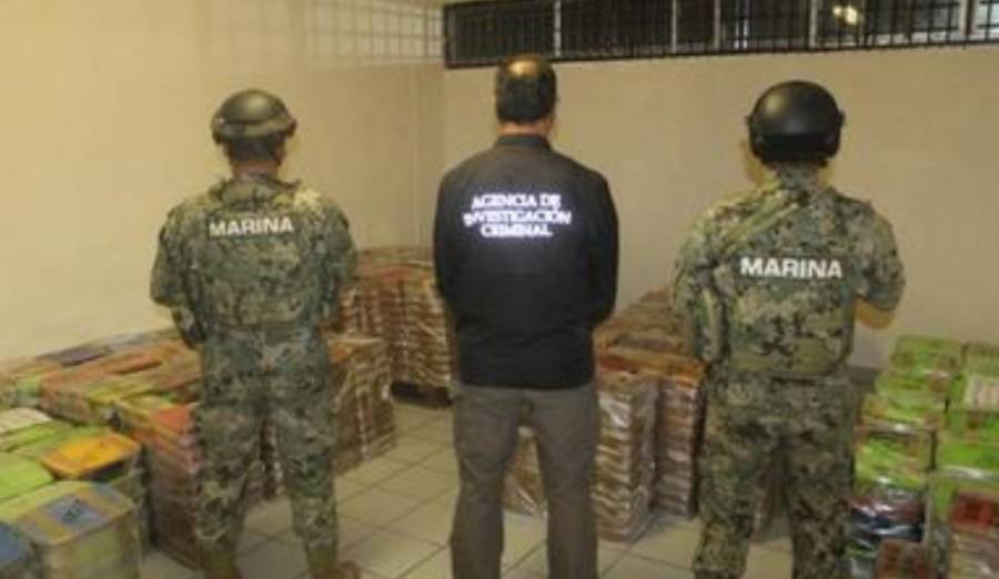 Marina decomisa dos toneladas y media de metanfetamina y combustible