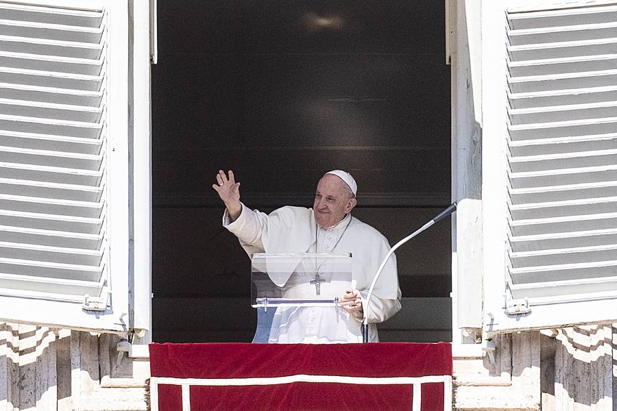 Papa califica de escandaloso presupuesto para armamento en el mundo
