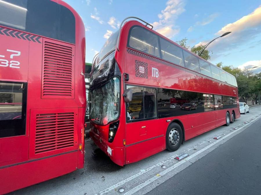 Chocan dos unidades del Metrobús en la Línea 7; hay 10 lesionados