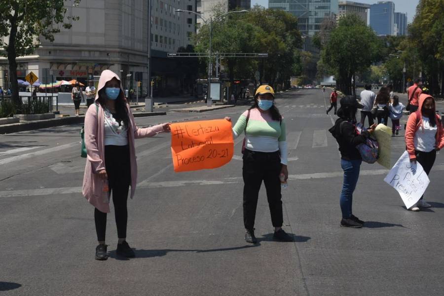 Maestros de Guerrero bloquean Paseo de la Reforma; exigen mejoras laborales