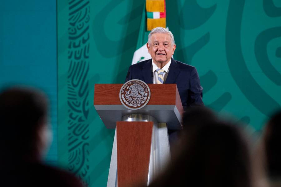 AMLO califica de verguenza y promiscuidad política foto de opositores