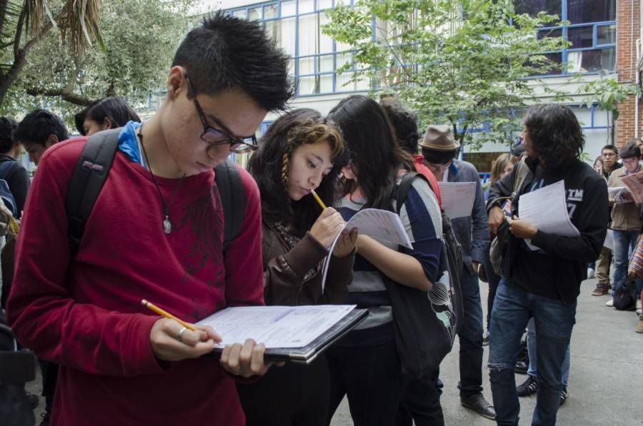 Universitarios vacunados reiniciarán clases presenciales en Perú