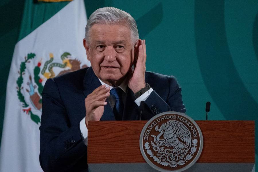 Por el momento, AMLO descarta vacunación a menores